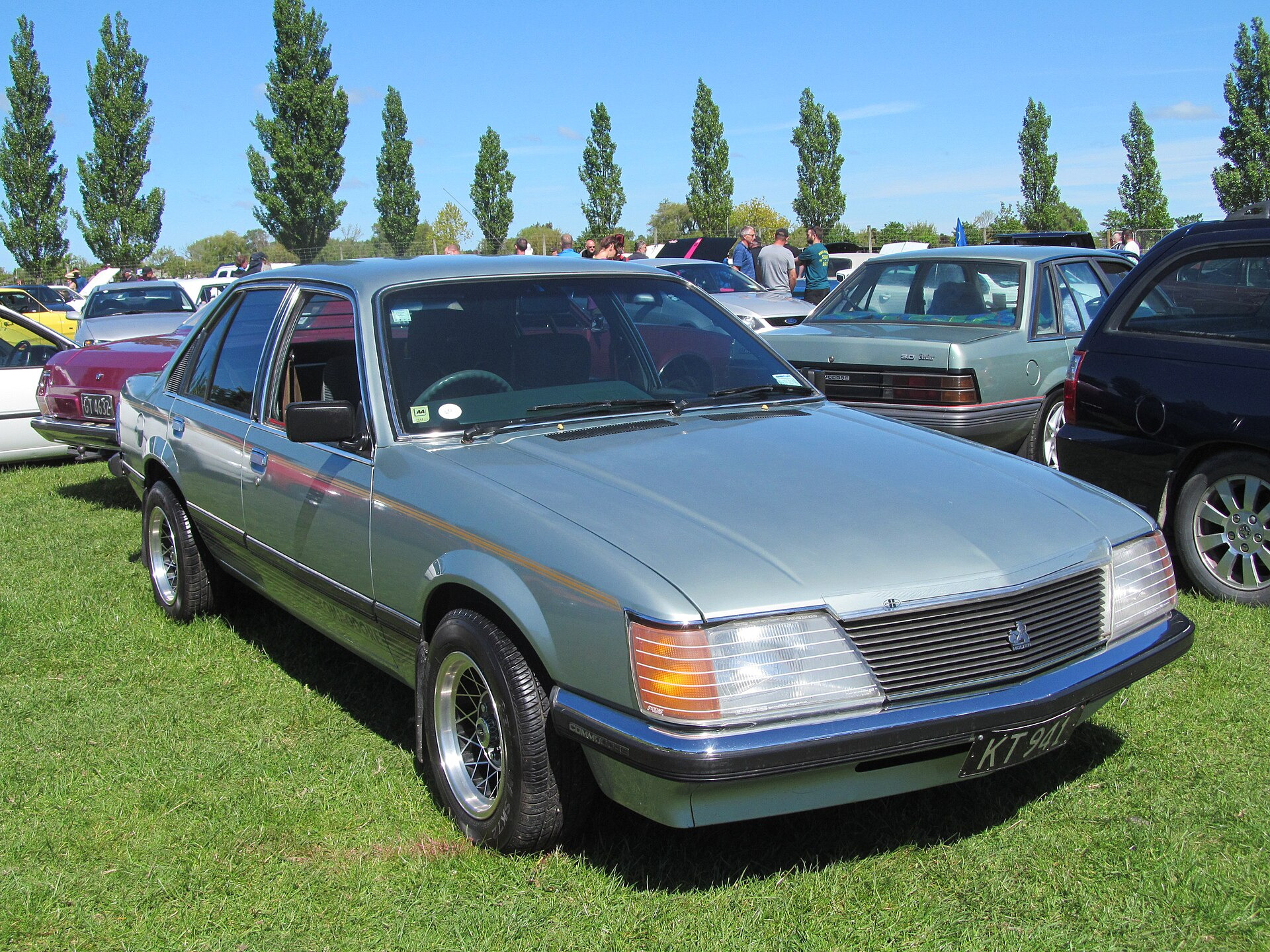 Holden Statesman (VH)