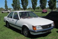 Holden Statesman (VH) — снимка 2