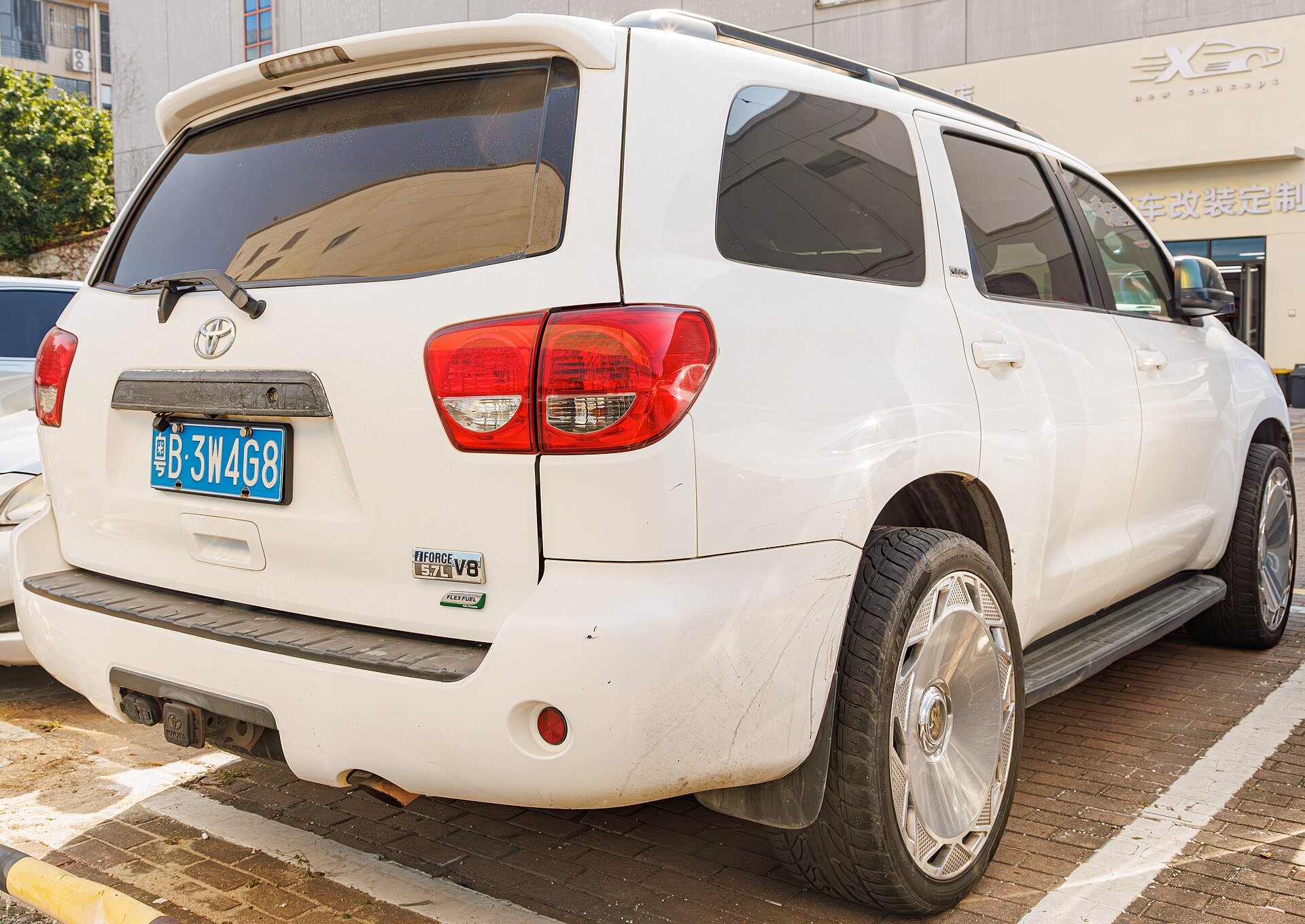 Toyota Sequoia II