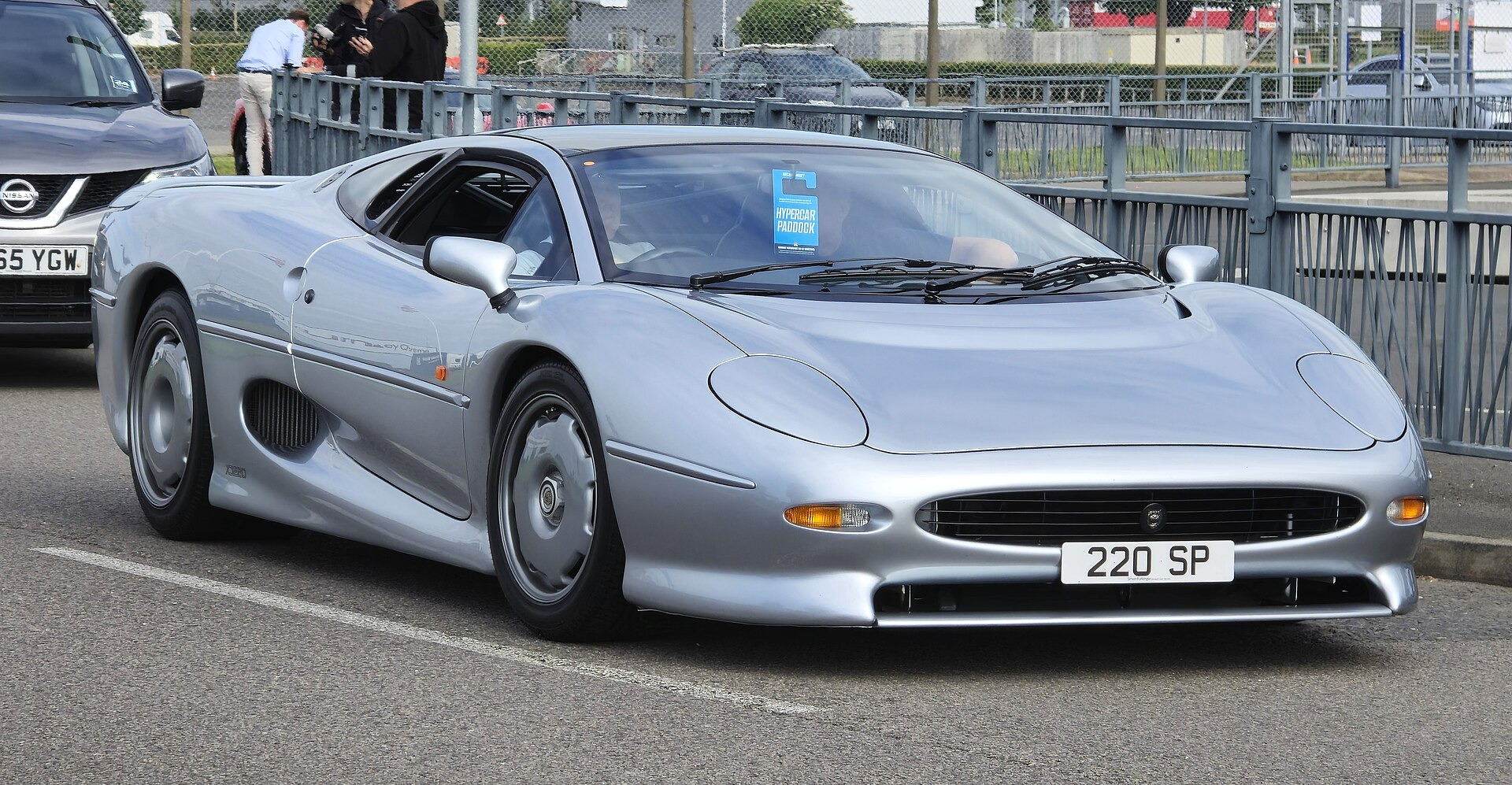 Jaguar XJ220