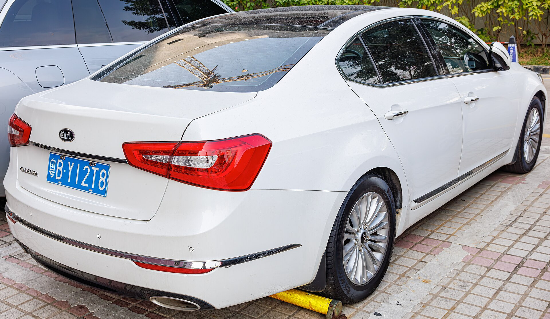 Kia Cadenza II