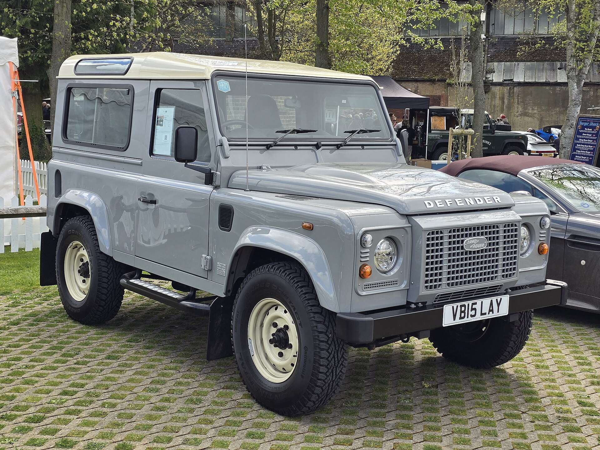 Land Rover Defender 90 Works V8 2.5 TD5 (122hp)