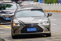 Lexus ES VII (XV70) — снимка 3