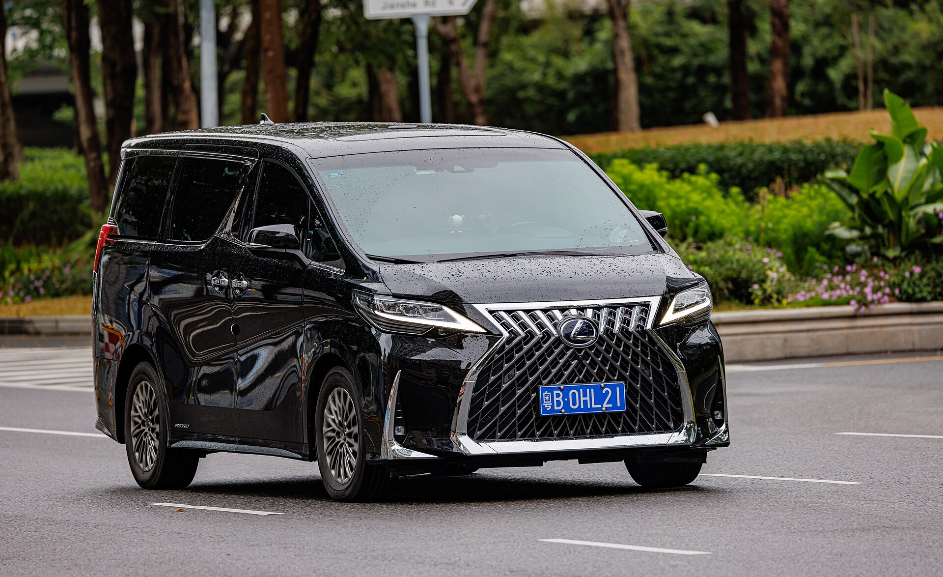 Lexus LM