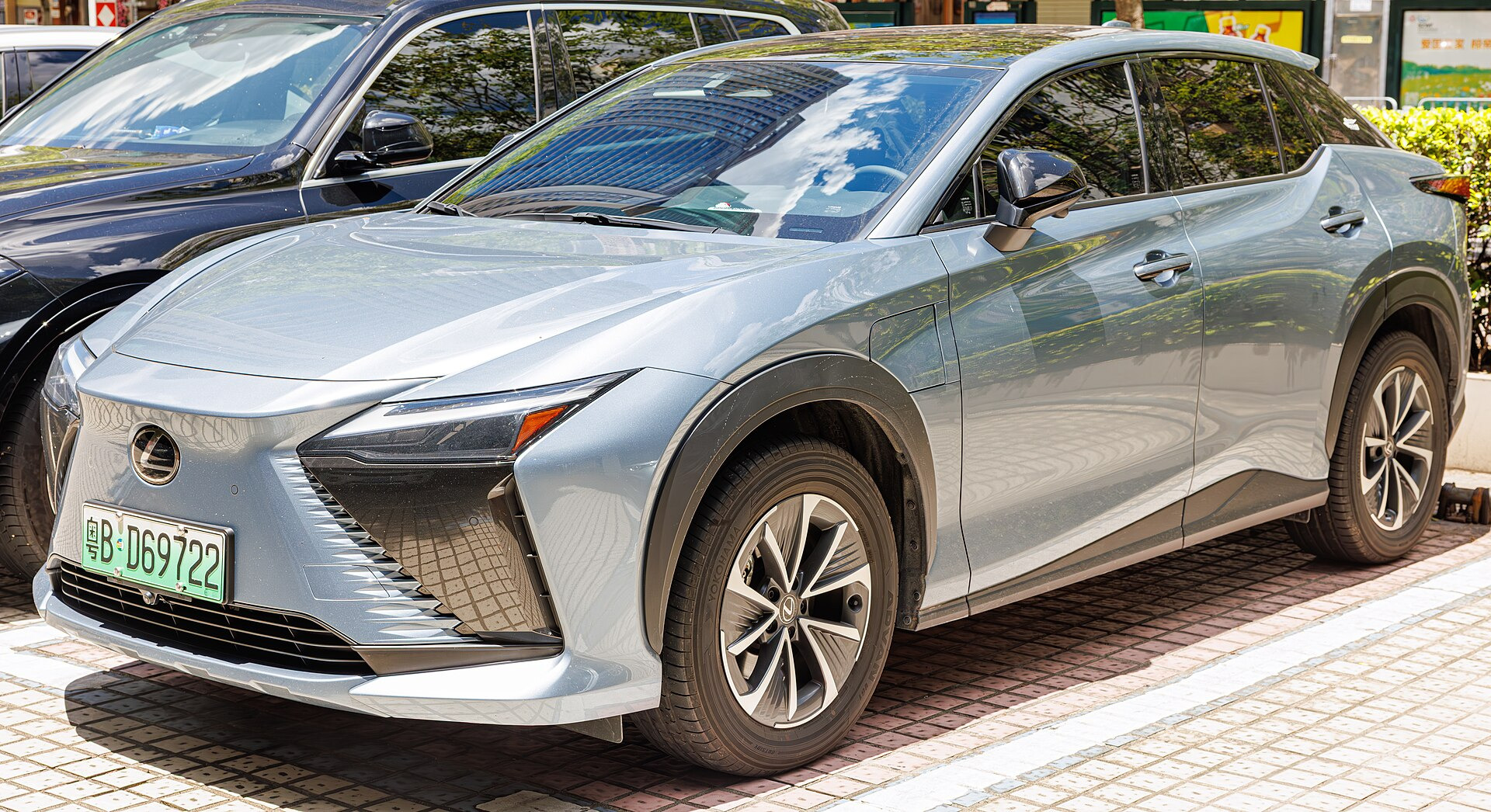 Lexus RZ