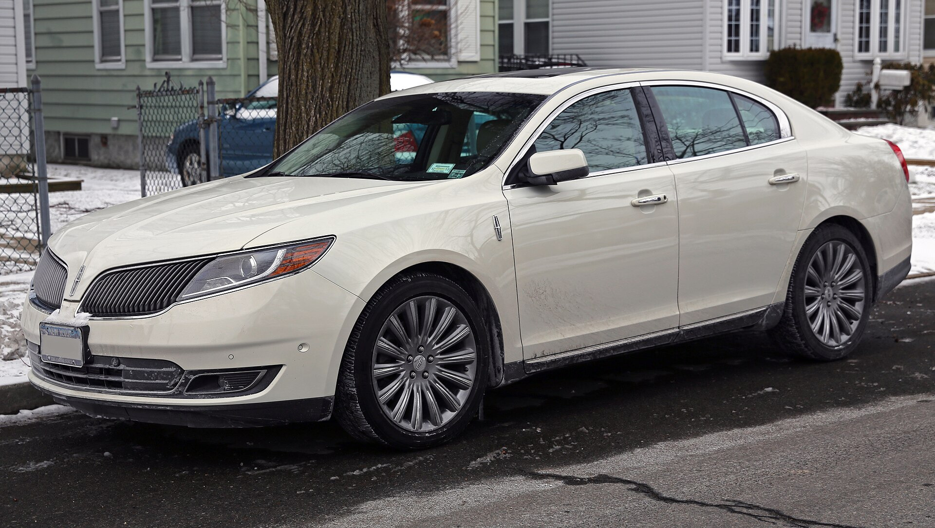 Lincoln MKS I (facelift 2013)