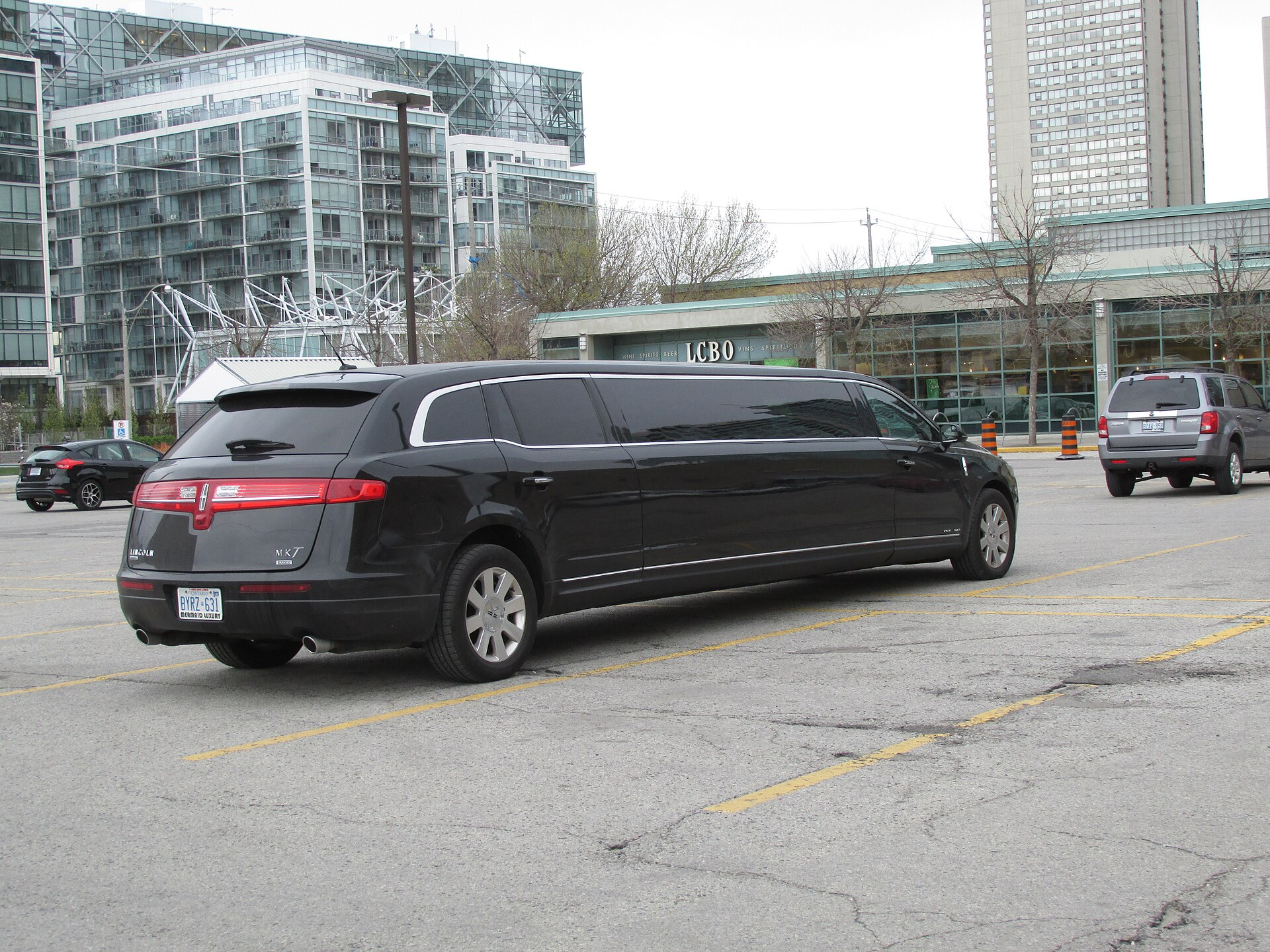 Lincoln MKT I (facelift 2013)