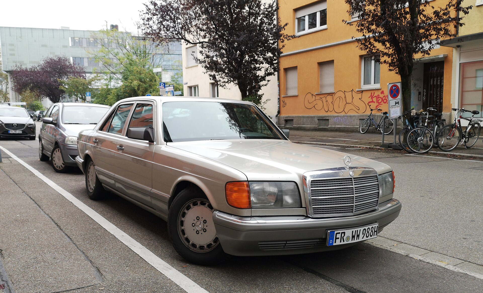 Mercedes-Benz S-Class (W126)