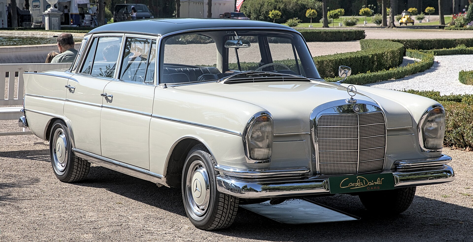 Mercedes-Benz Fintail (W112)