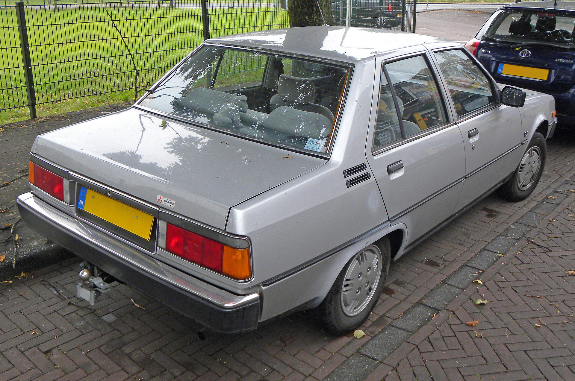 Mitsubishi Tredia (A21_)