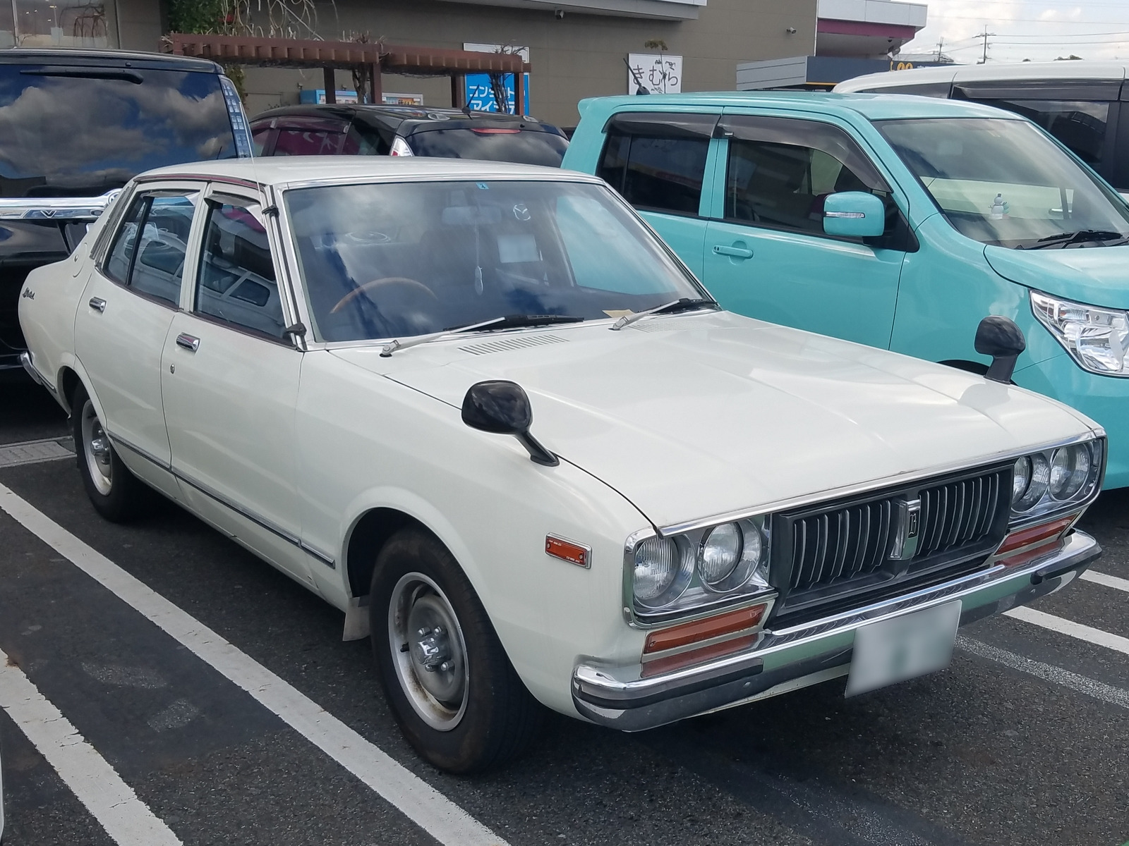 Nissan BlueBird (810)