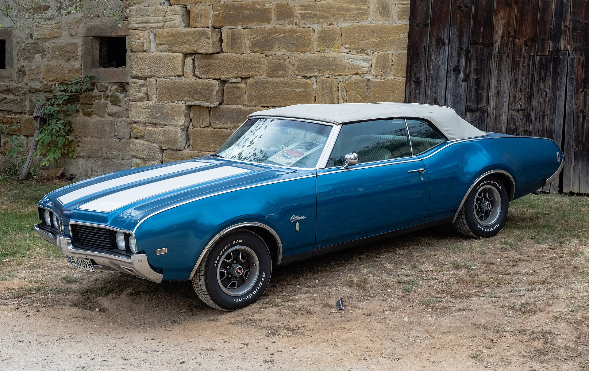 Oldsmobile Cutlass Supreme Holiday Sedan