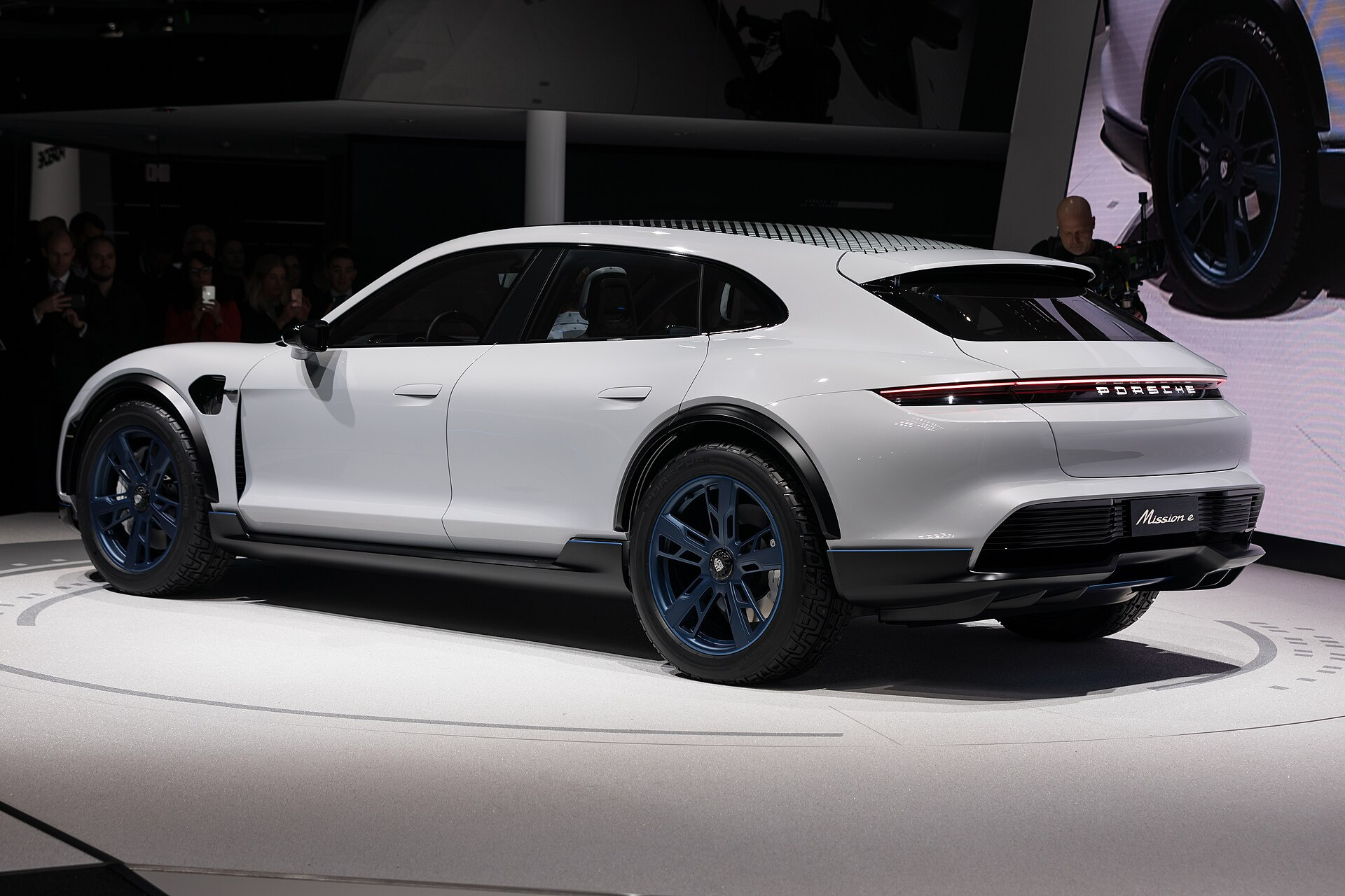 Porsche Mission E Cross Turismo Concept